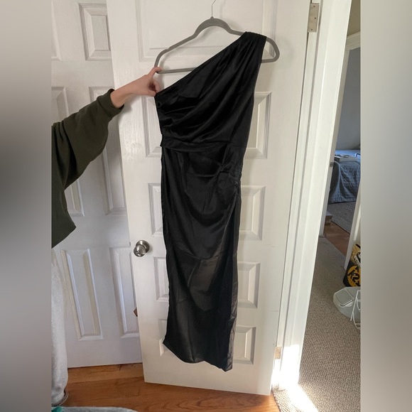 Petal & Pup Nadia One Shoulder Satin Midi Dress - Picture 4 of 6